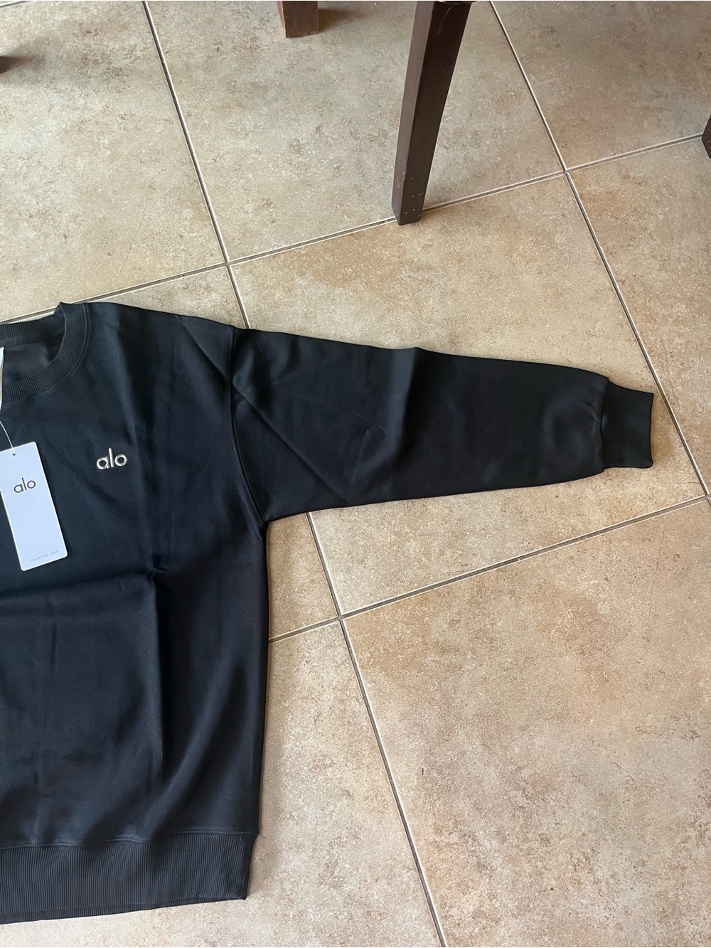 ALO Yoga Black Sweatshirt & Jogger Set - Picture 3 of 4